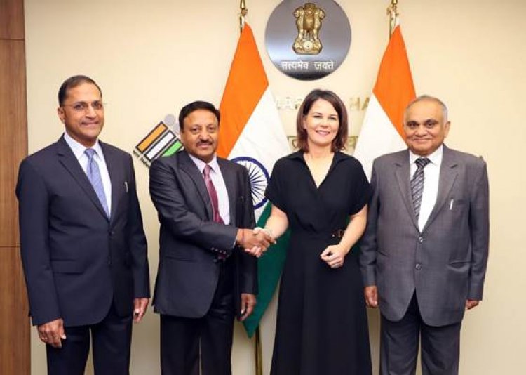 जर्मनी की विदेश मंत्री महामहिम सुश्री अन्नालीना बेयरबॉक ने भारत निर्वाचन आयोग का दौरा किया