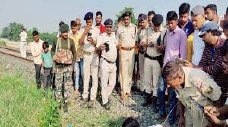 शिक्षक का शव फंदे से लटकाया गया बरामद